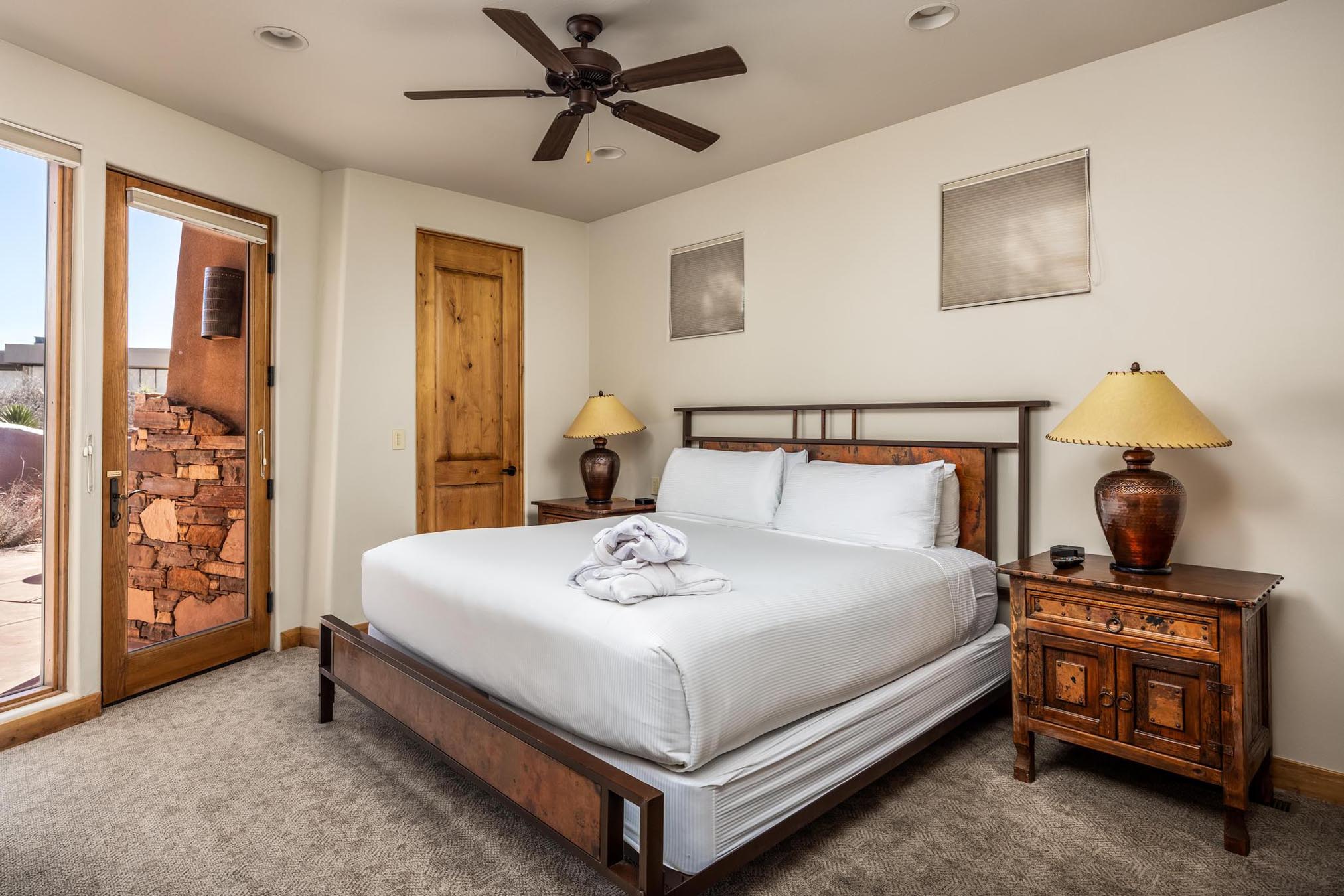 king bed in room